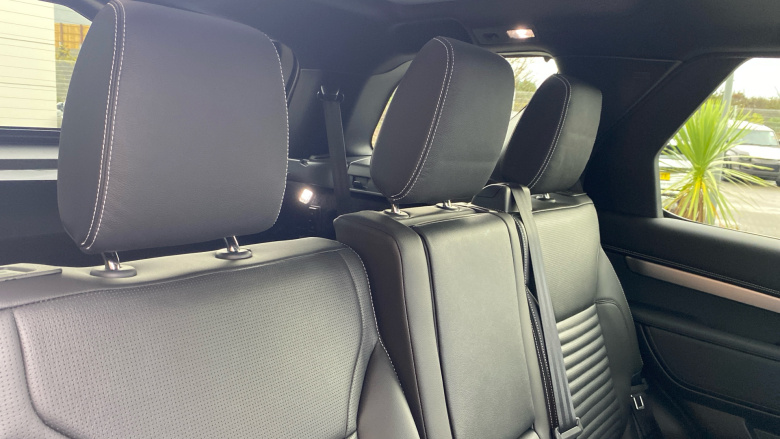 Land Rover Discovery 3.0 D350 Dynamic SE 5dr Auto Diesel Station Wagon